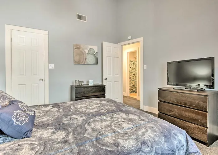 Mount Pocono Condo With Balcony, Near Mt Airy Casino