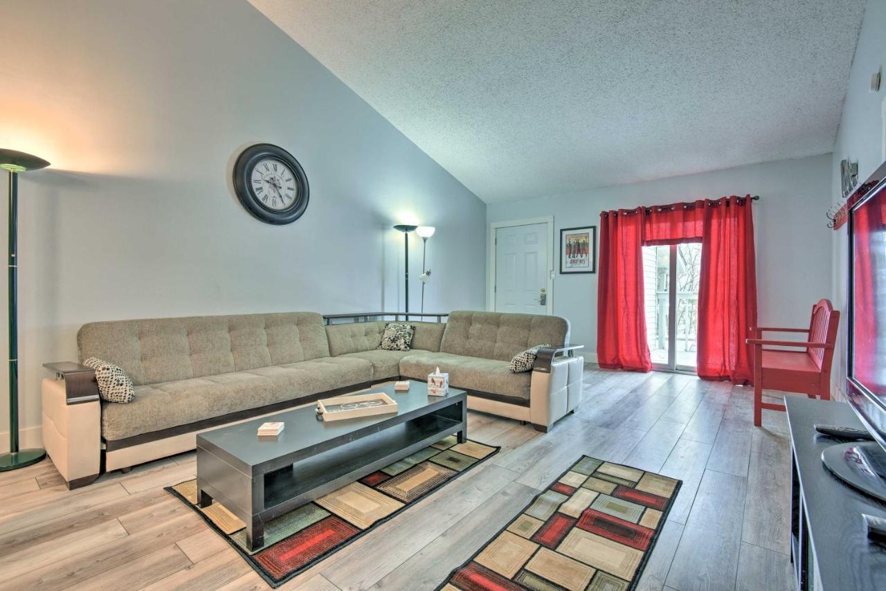 With Balcony, Near Mt Airy Casino Apartment