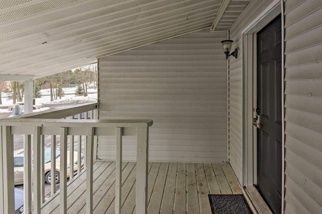 Apartment With Balcony, Near Mt Airy Casino
